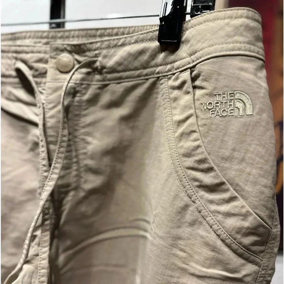 The North Face Nylon Drawstring Cargo Pocket Clamdigger Capris Women’s size 10 - Picture 4 of 10